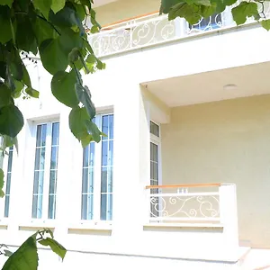 Open Doors Oda ve Kahvaltı